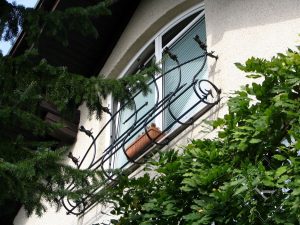 Kovana okenska mreža, francoski balkon