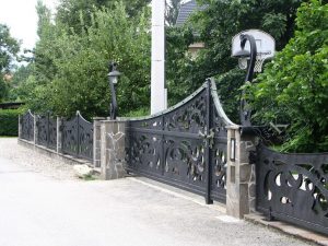Drsna dvoriščna vrata