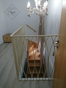 Ograja na vrhu stopnic