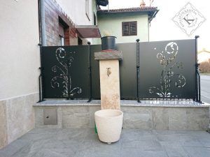 Vrtne, dvoriščne panelne ograje po kovaško. Kovaške panelne ograje.